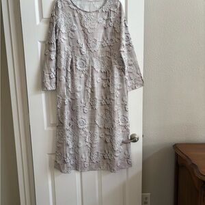 Chic Floral Lace Long Sleeve Dress in Light Gray